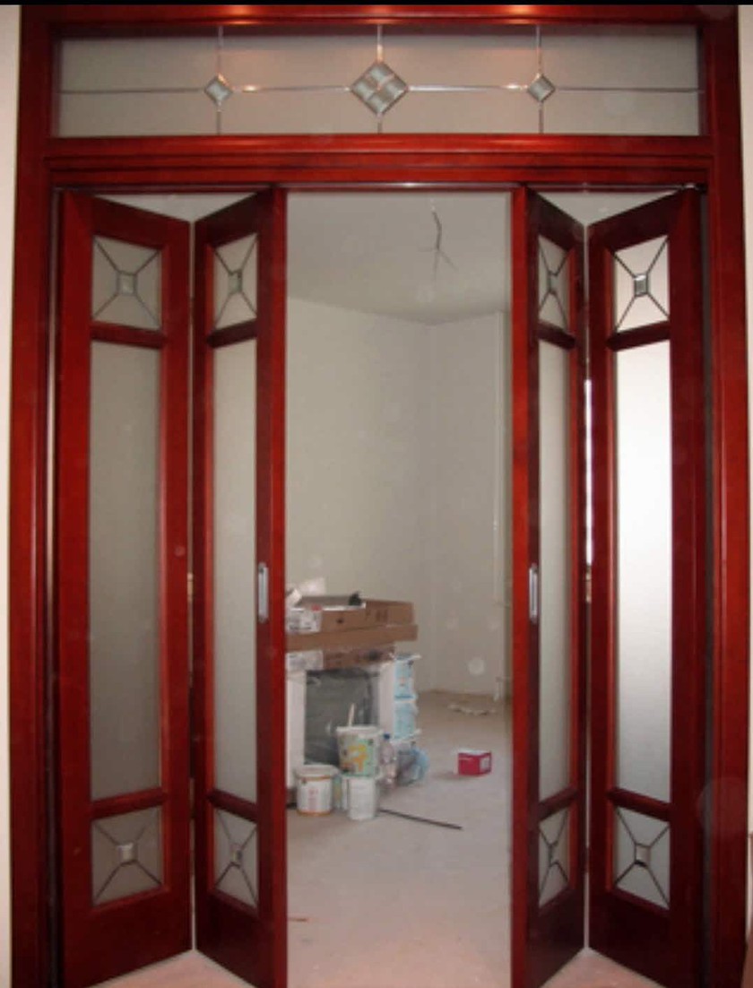 Дверь гармошка с декоративными стеклянными вставками Железногорск